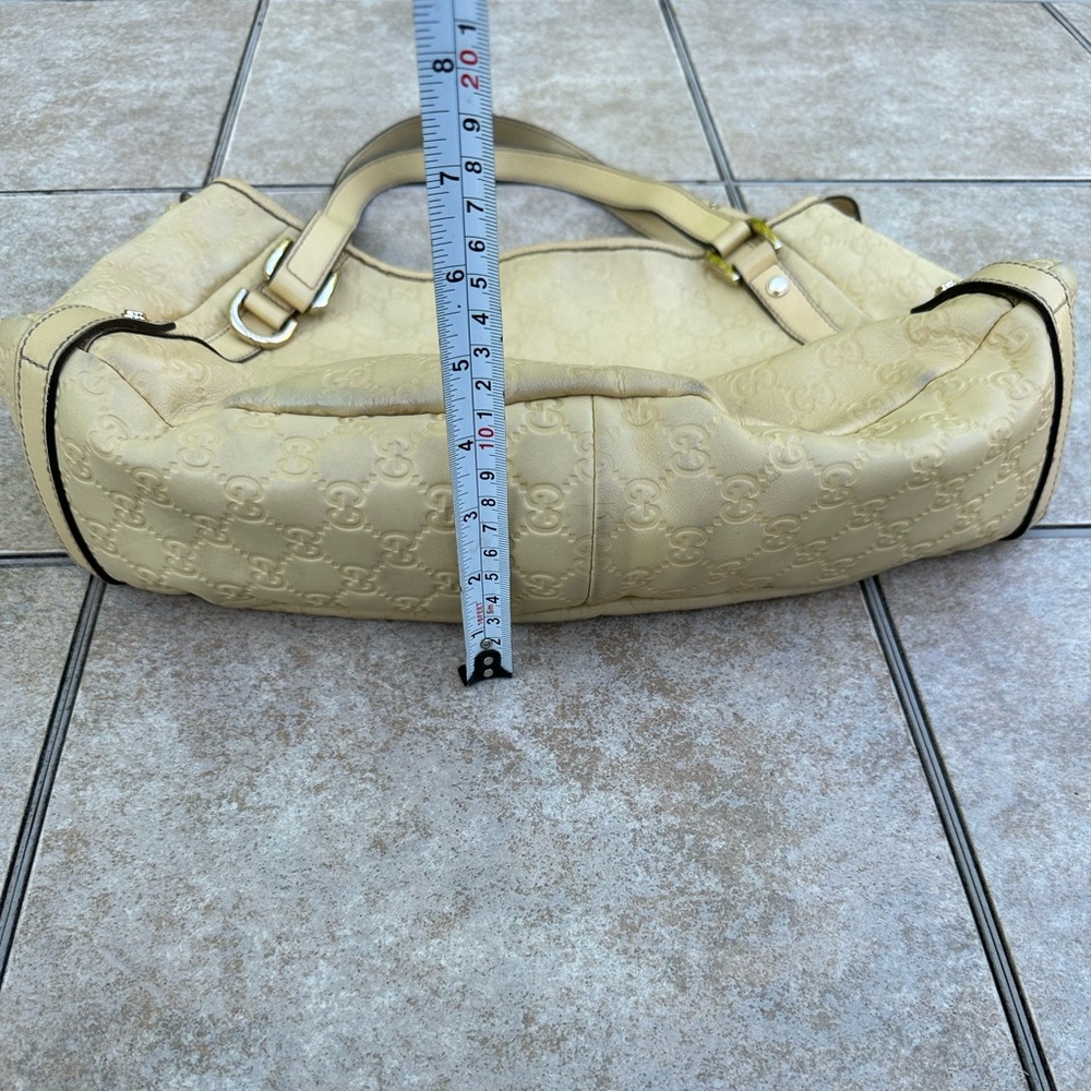 GUCCI
Guccissima Leather Shoulder Bag - Picture 13 of 16